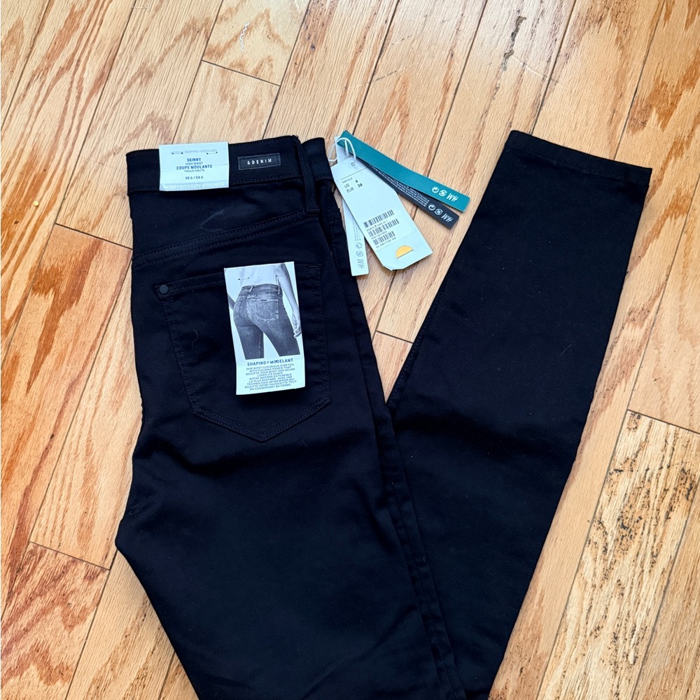 NWT H&M Women’s Shaping Skinny Black Jeans size 6